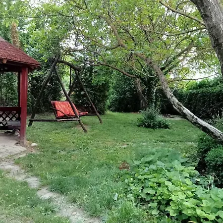 Liget Vendeghaz Harsfa U 11 4* צ'רסגטומאי