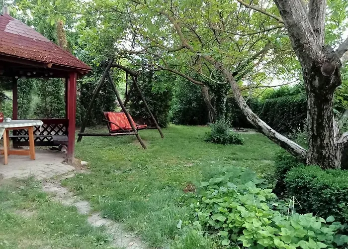 Liget Vendeghaz Harsfa U 11 4* צ'רסגטומאי